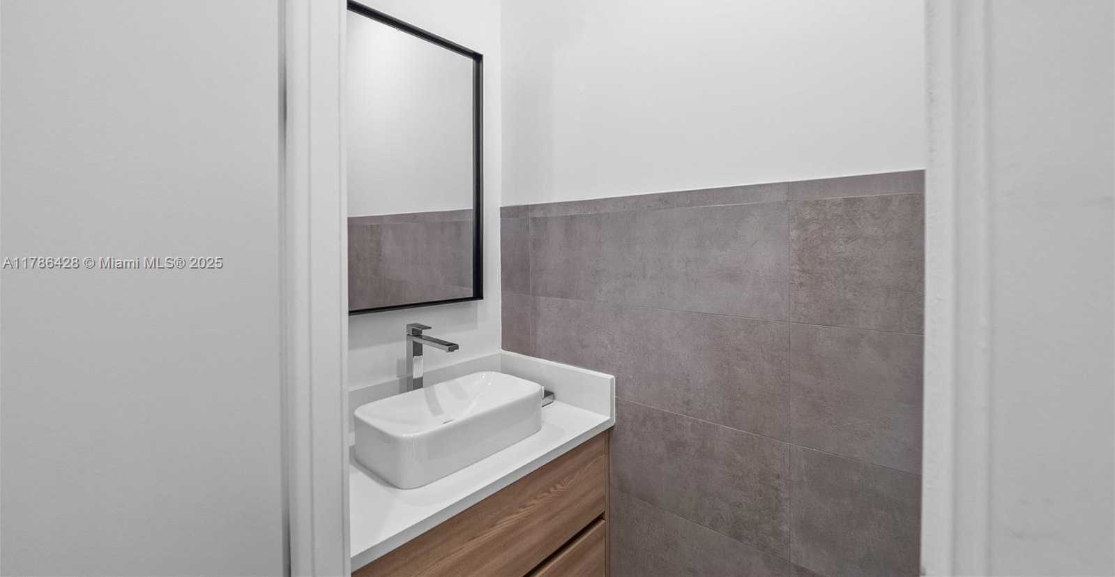 Small Image of 10603 NORTH EAST 11TH AVE, Miami Shores Number 59