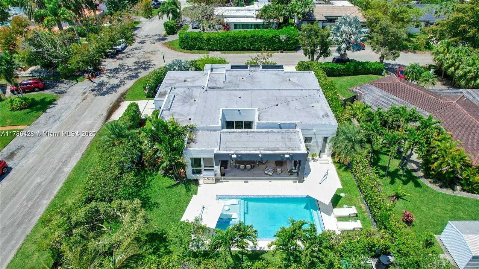 Small Image of 10603 NORTH EAST 11TH AVE, Miami Shores Number 68