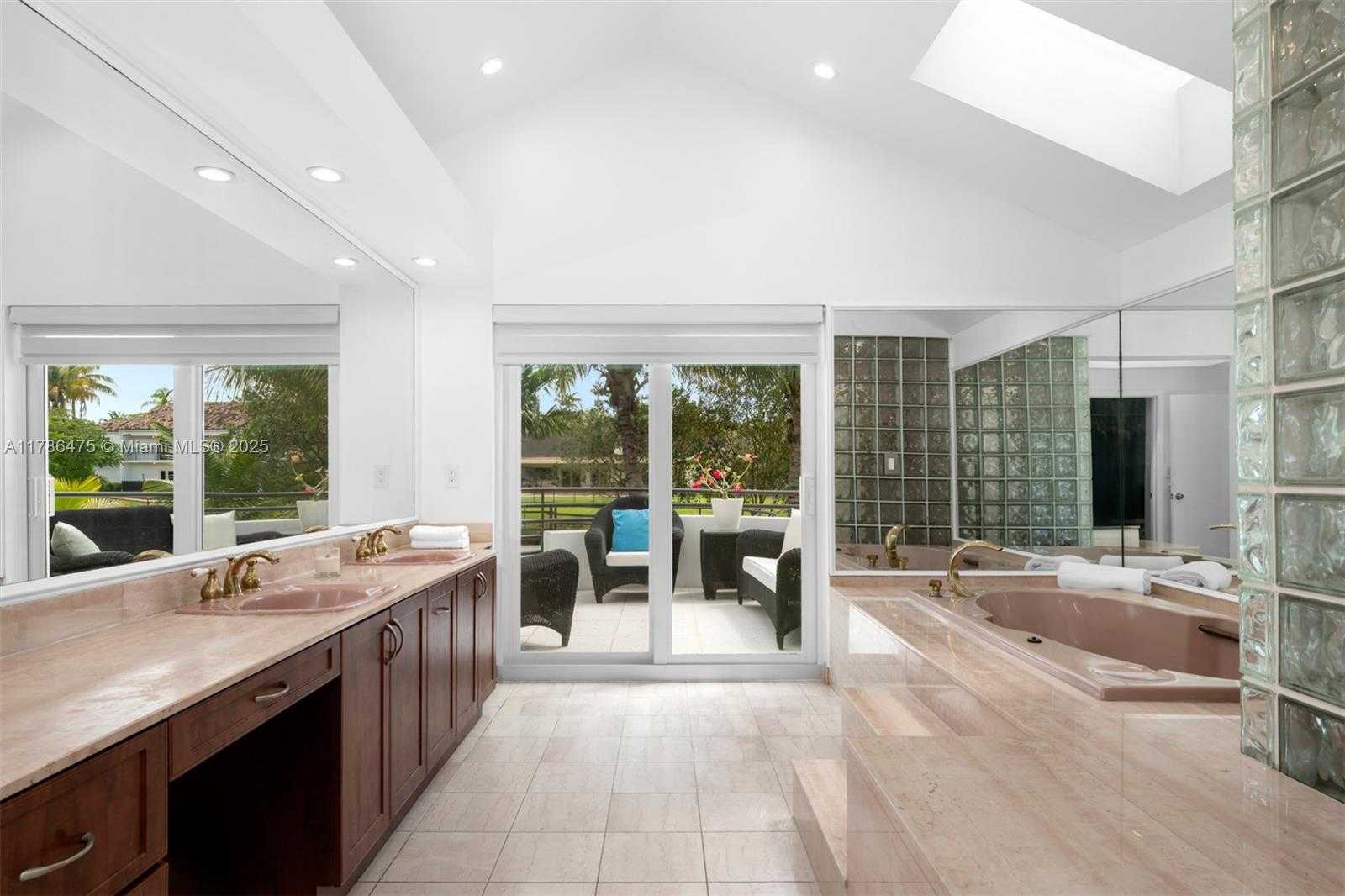 Small Image of 8820 SOUTH WEST 104TH ST, Miami Number 11