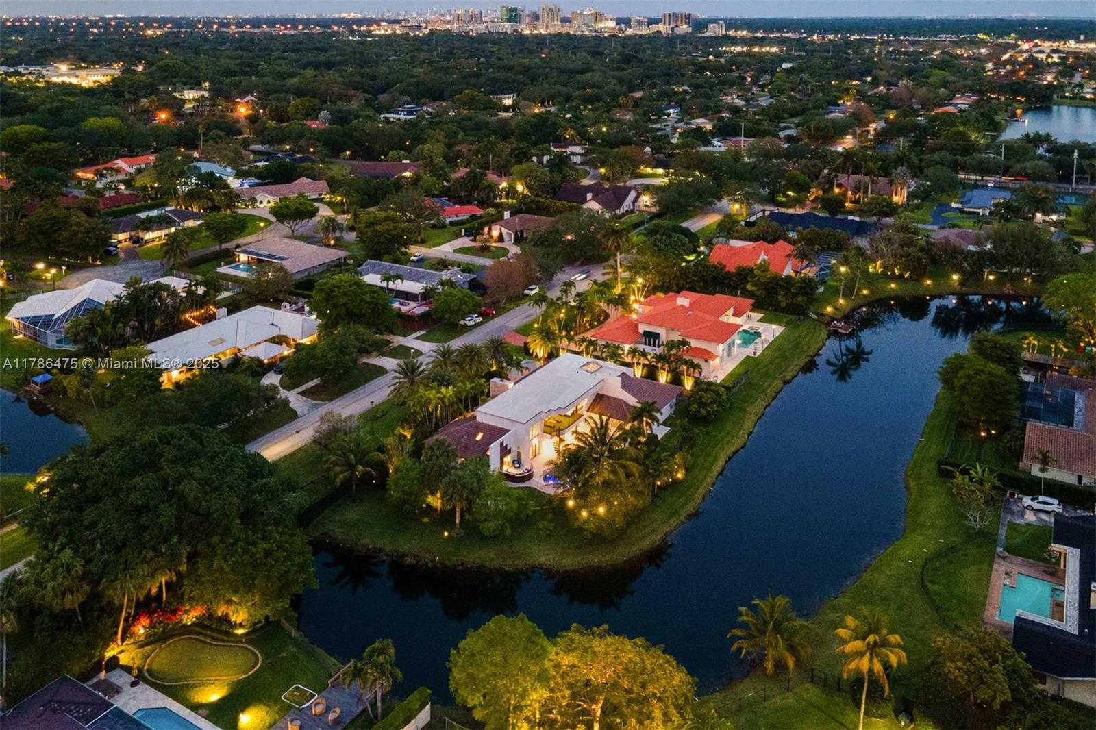 Small Image of 8820 SOUTH WEST 104TH ST, Miami Number 44