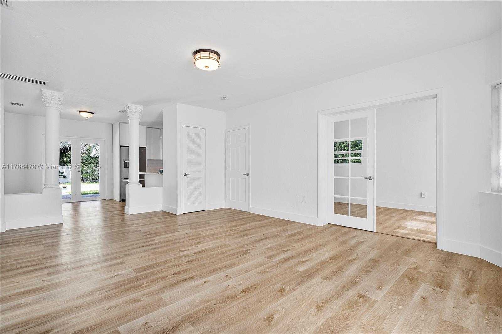 Small Image of 8934 HARDING AVE, Surfside Number 12