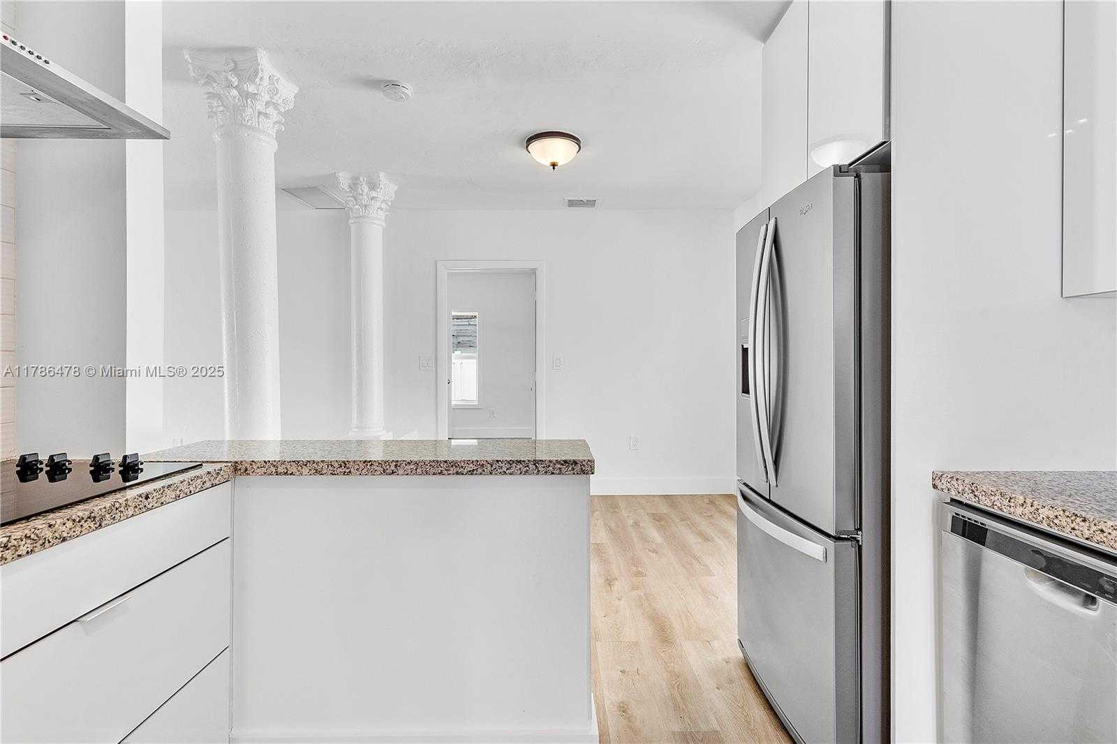Small Image of 8934 HARDING AVE, Surfside Number 24