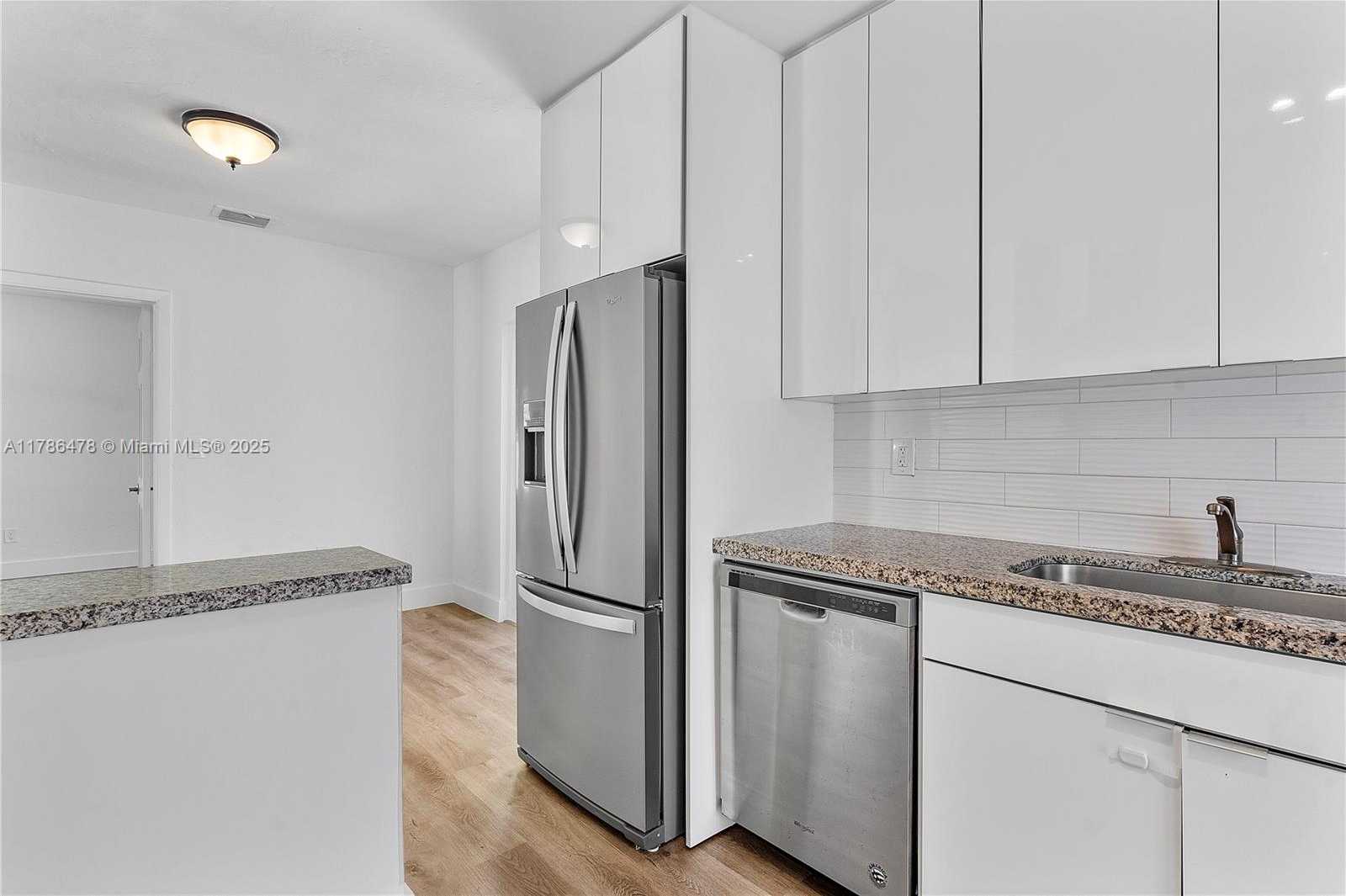 Small Image of 8934 HARDING AVE, Surfside Number 25