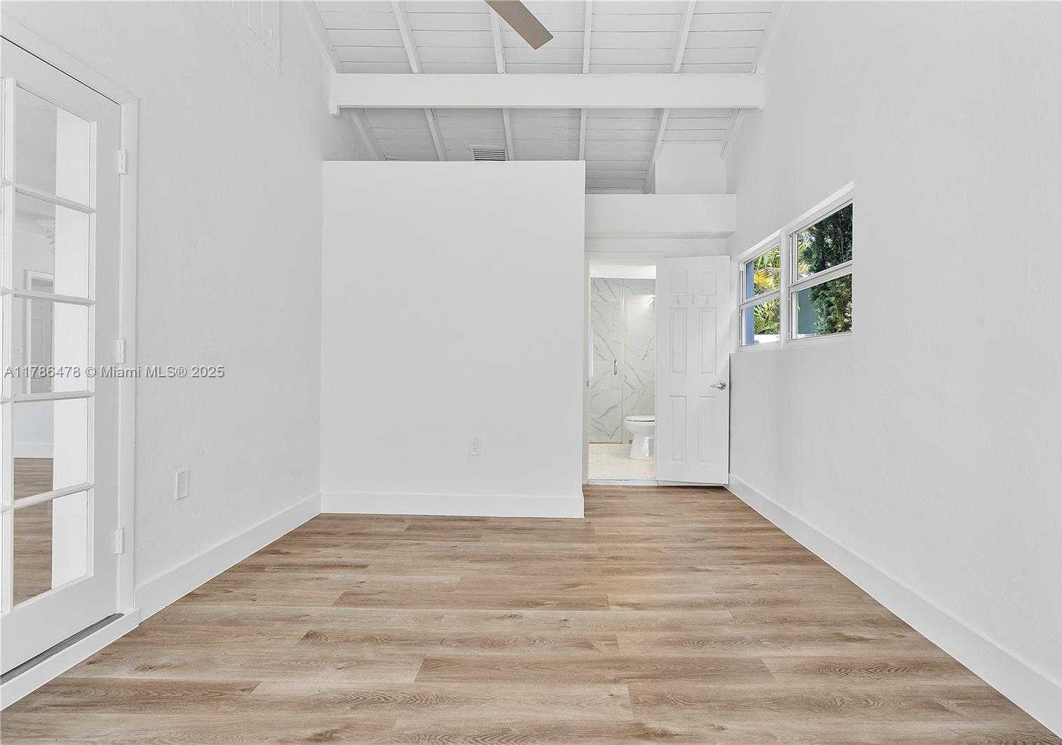 Small Image of 8934 HARDING AVE, Surfside Number 28