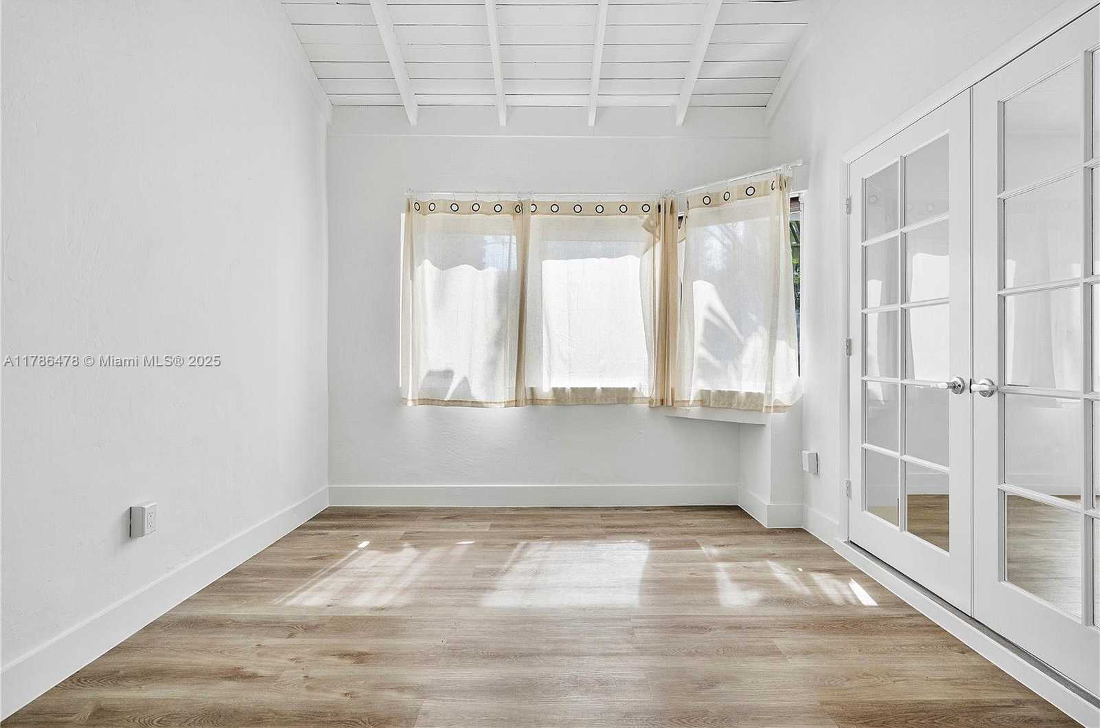 Small Image of 8934 HARDING AVE, Surfside Number 29