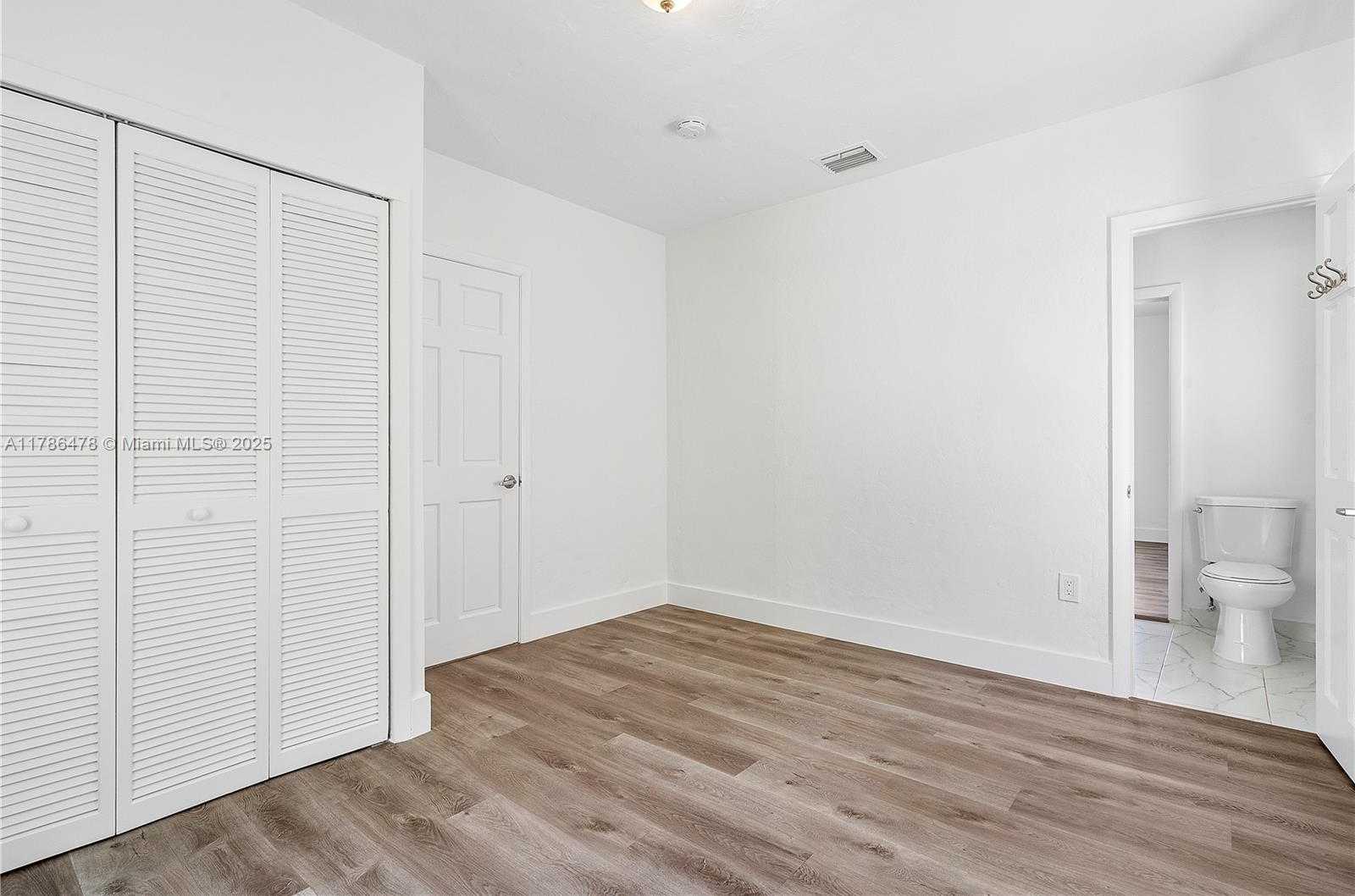 Small Image of 8934 HARDING AVE, Surfside Number 33