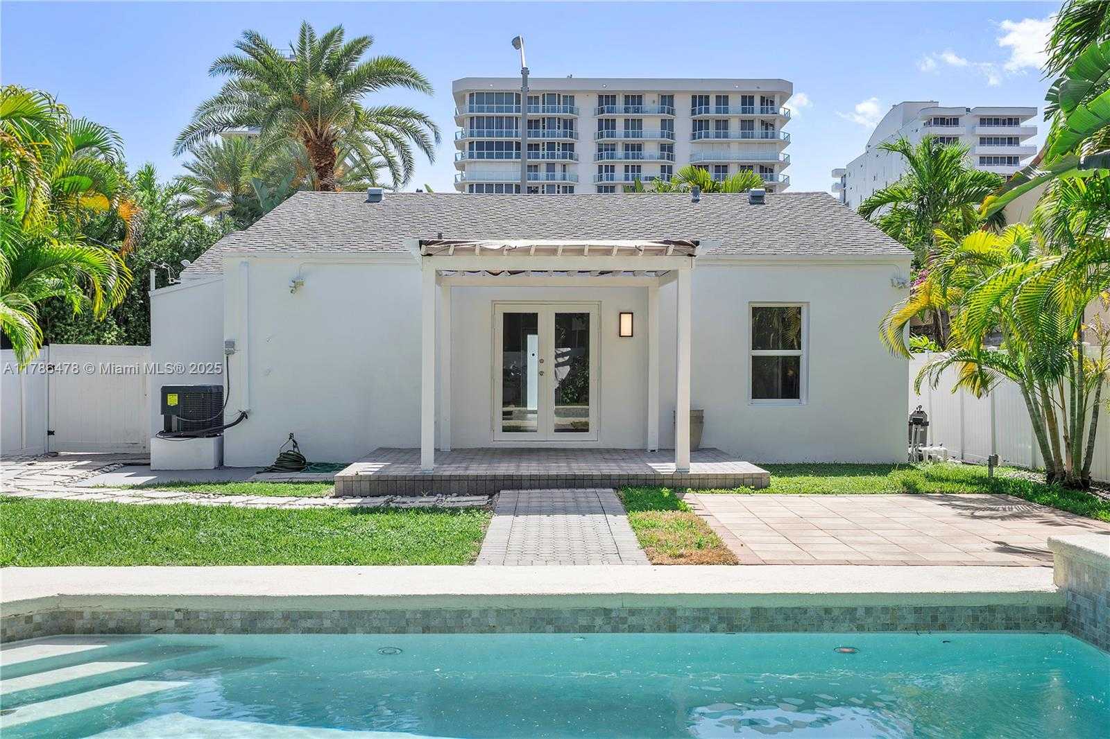 Small Image of 8934 HARDING AVE, Surfside Number 41