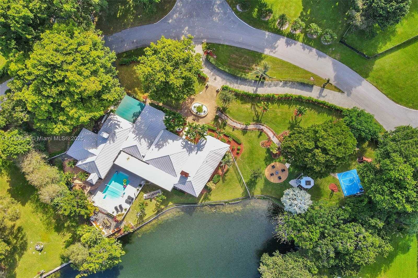 Small Image of 11155 SOUTH WEST 40TH ST, Davie Number 2