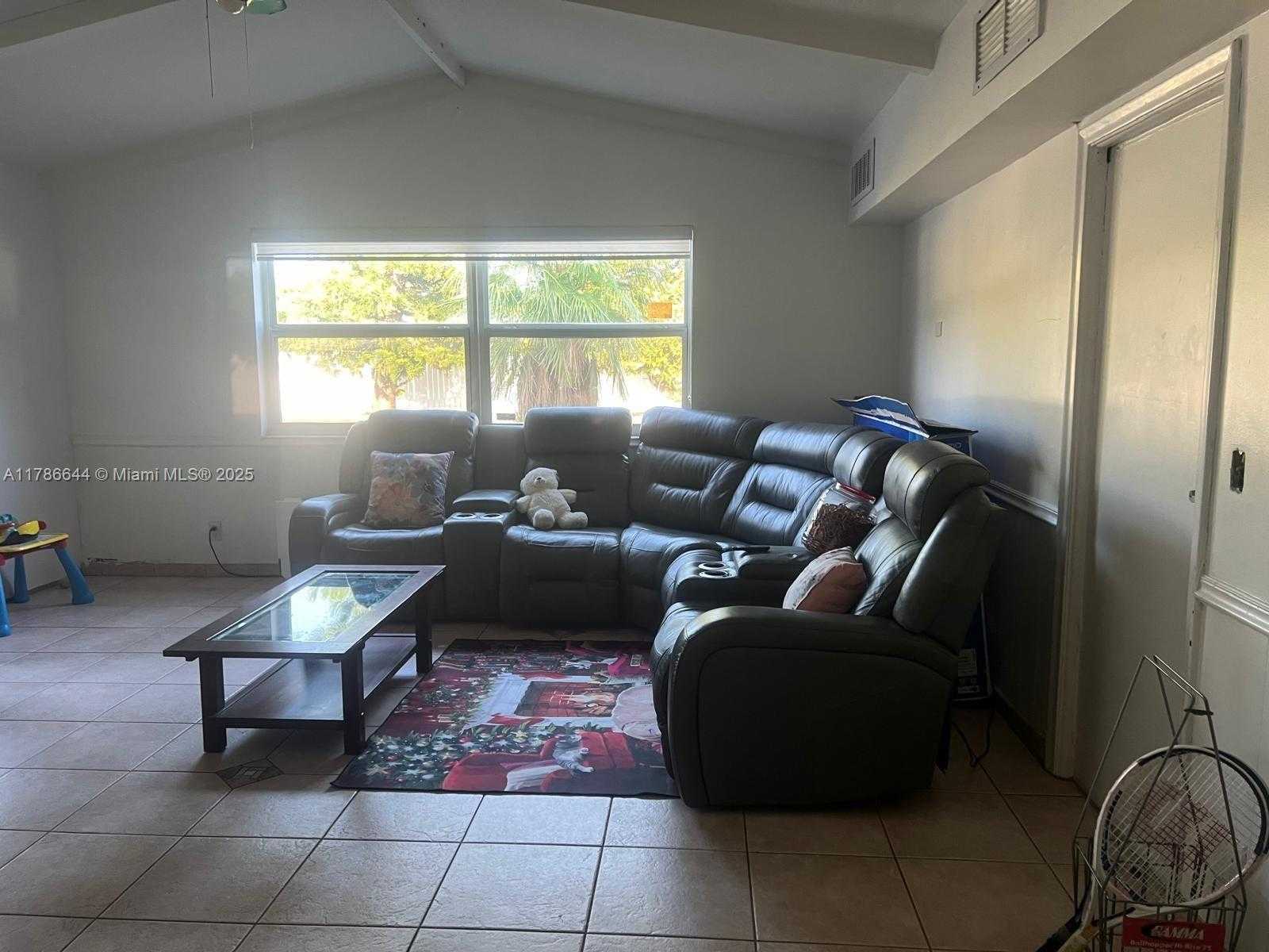 Small Image of 5001 MADISON ST, Hollywood Number 5