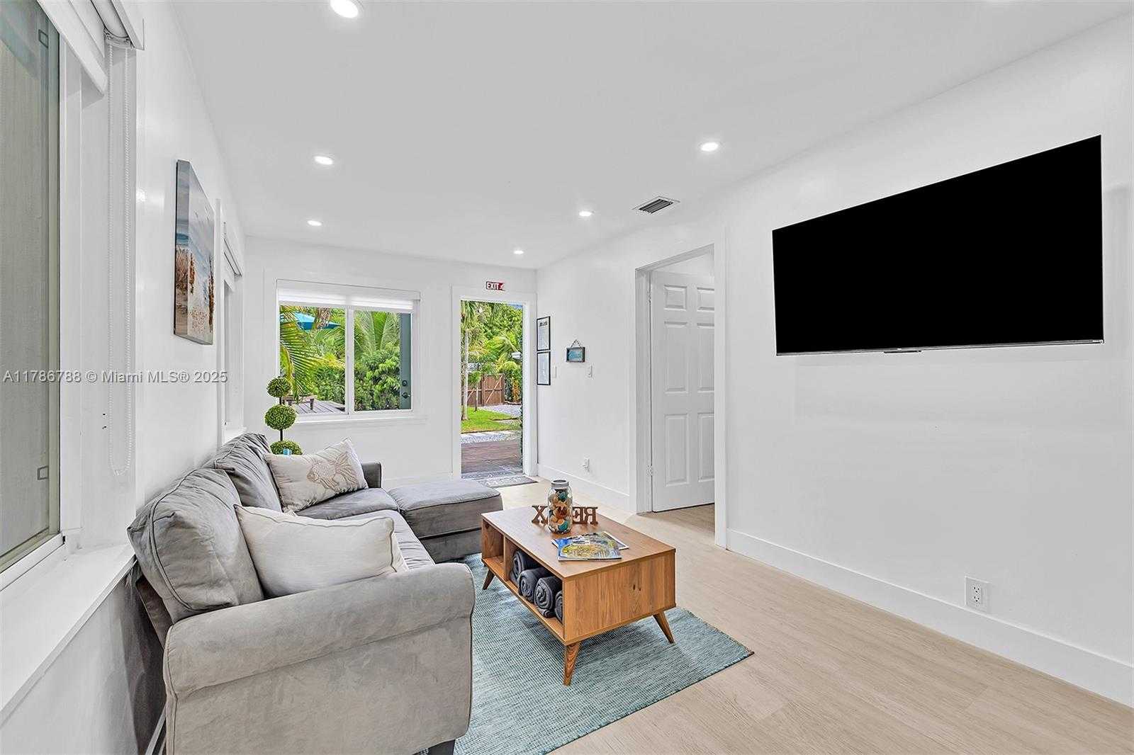Small Image of 1960 RIVERSIDE DR, Fort Lauderdale Number 11