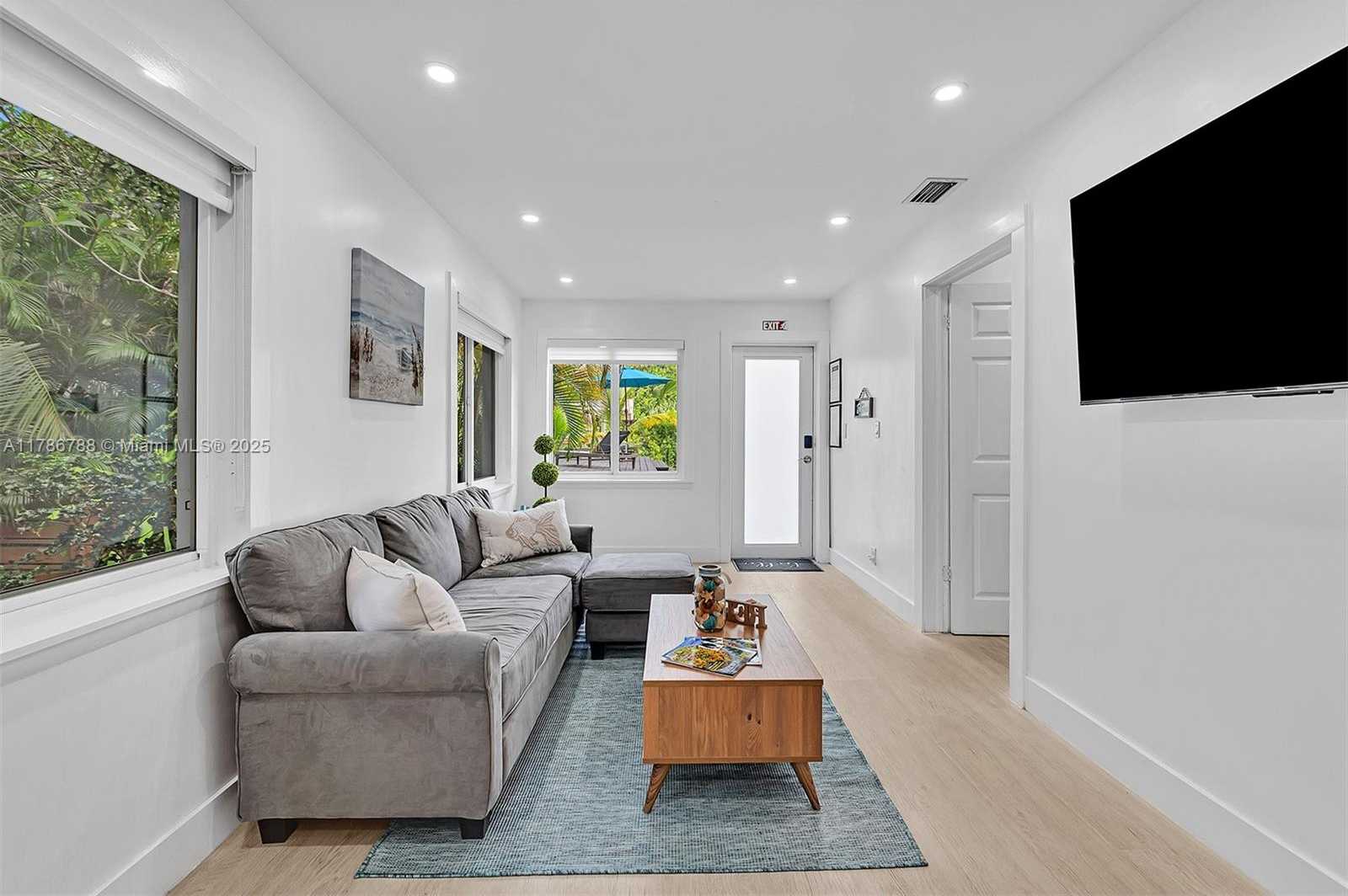 Small Image of 1960 RIVERSIDE DR, Fort Lauderdale Number 16
