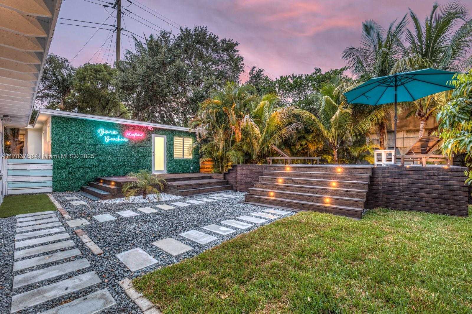 Small Image of 1960 RIVERSIDE DR, Fort Lauderdale Number 2