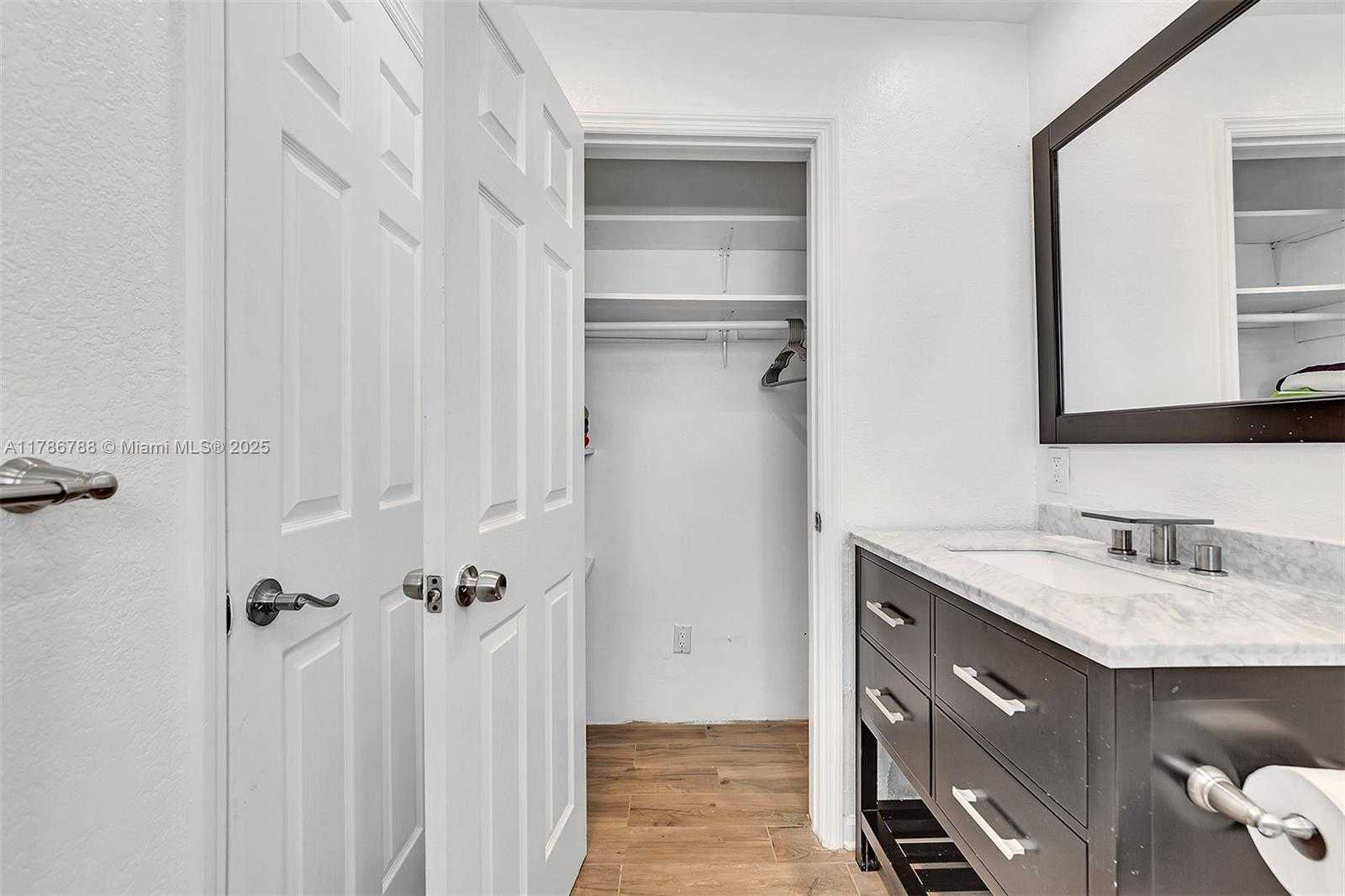 Small Image of 1960 RIVERSIDE DR, Fort Lauderdale Number 24