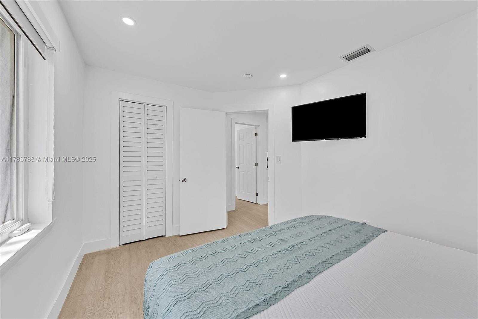 Small Image of 1960 RIVERSIDE DR, Fort Lauderdale Number 43