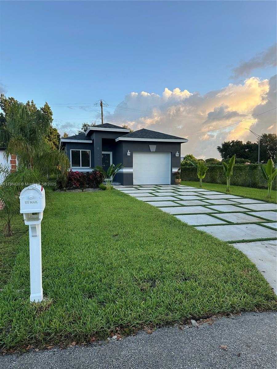 Small Image of 6229 ARTHUR ST, Hollywood Number 3