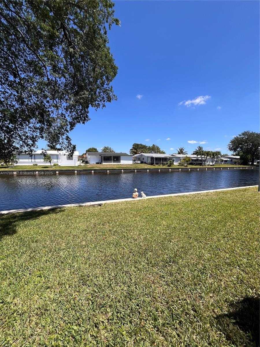 Small Image of 4405 NORTH WEST 46TH ST, Tamarac Number 4