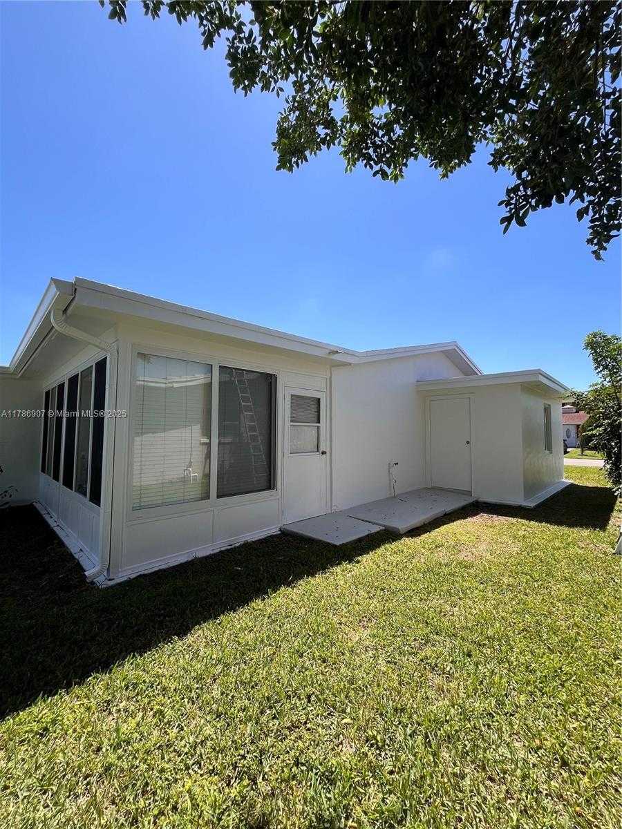 Small Image of 4405 NORTH WEST 46TH ST, Tamarac Number 5