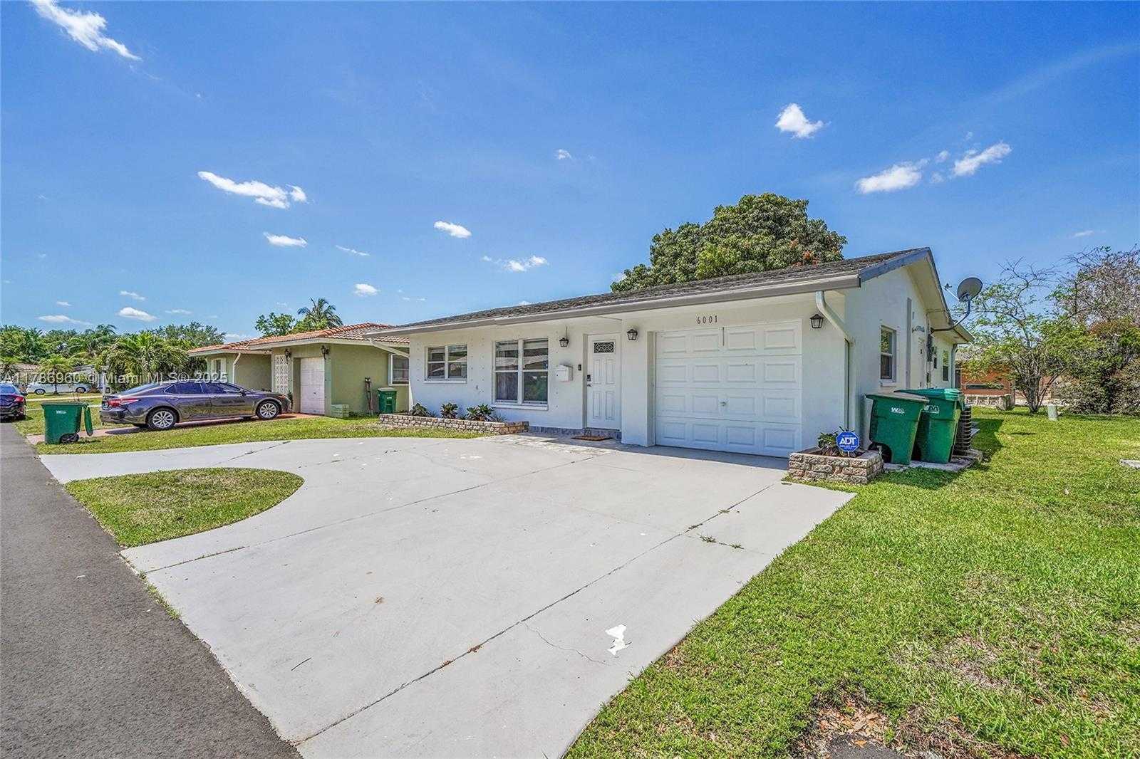 Small Image of 6001 NORTH WEST 66TH TER, Tamarac Number 3