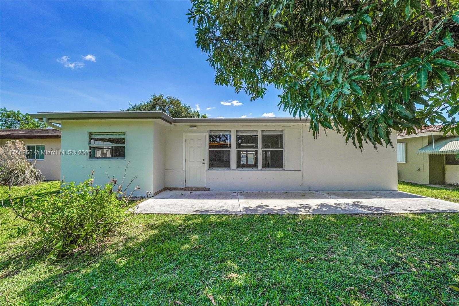 Small Image of 6001 NORTH WEST 66TH TER, Tamarac Number 34