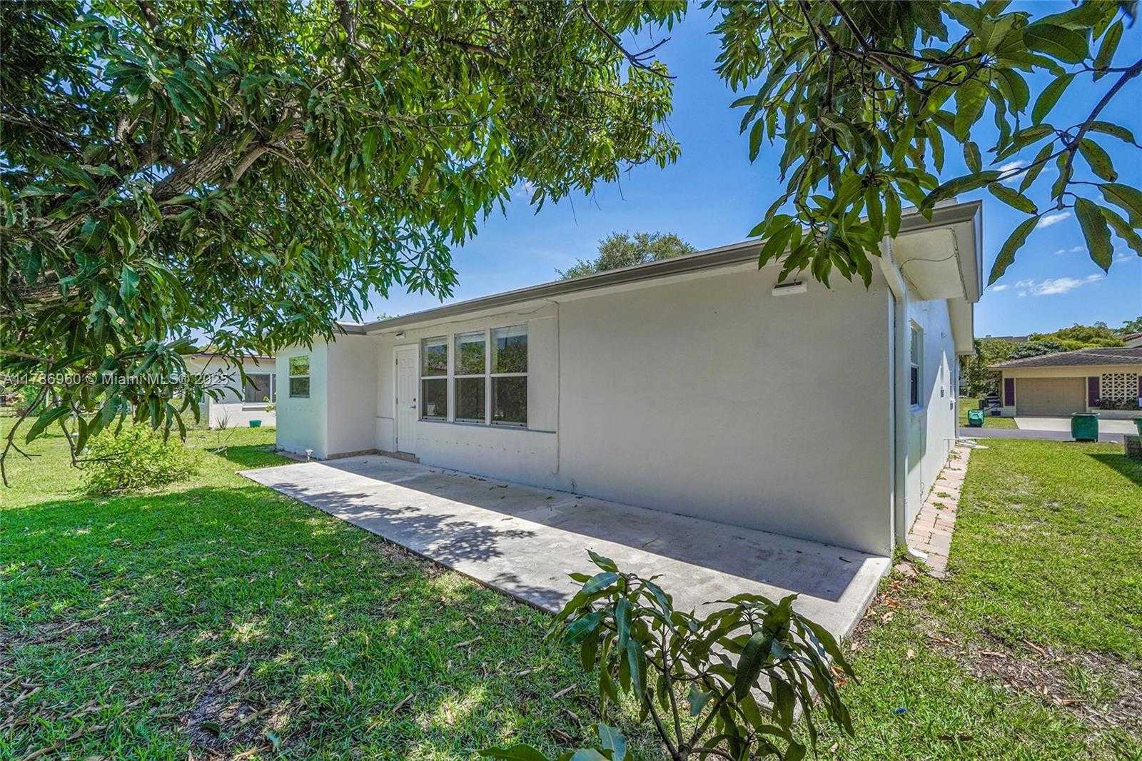 Small Image of 6001 NORTH WEST 66TH TER, Tamarac Number 35