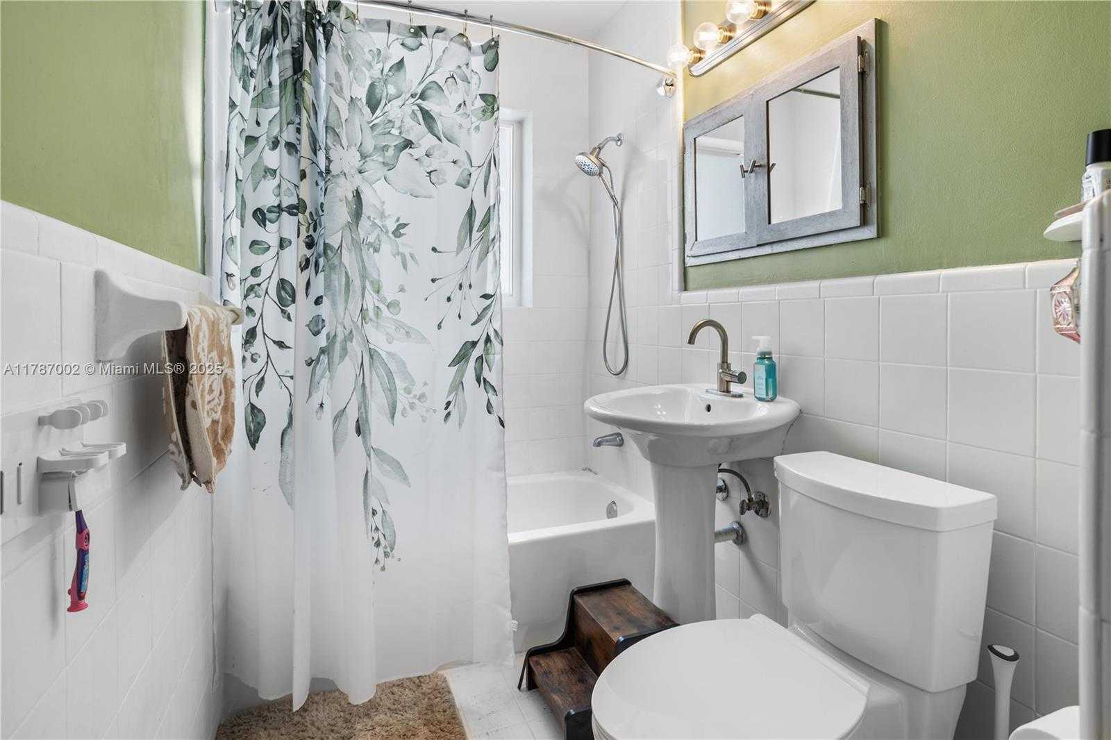 Small Image of 19310 CHRISTMAS RD, Cutler Bay Number 9