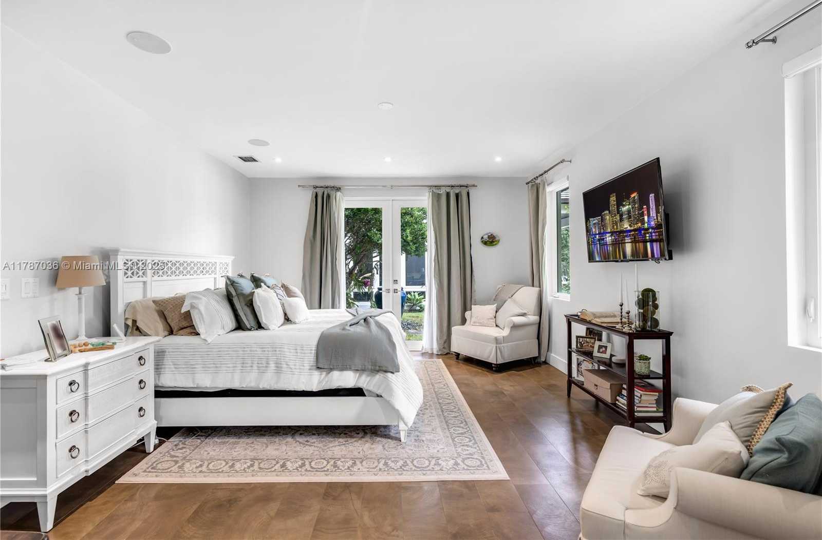 Small Image of 11835 SOUTH WEST 91ST AVE, Miami Number 31