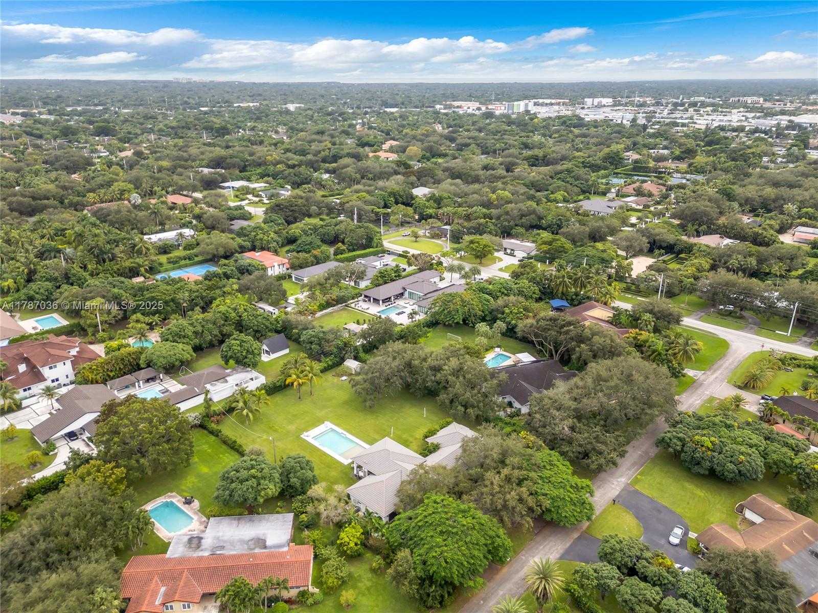 Small Image of 11835 SOUTH WEST 91ST AVE, Miami Number 7