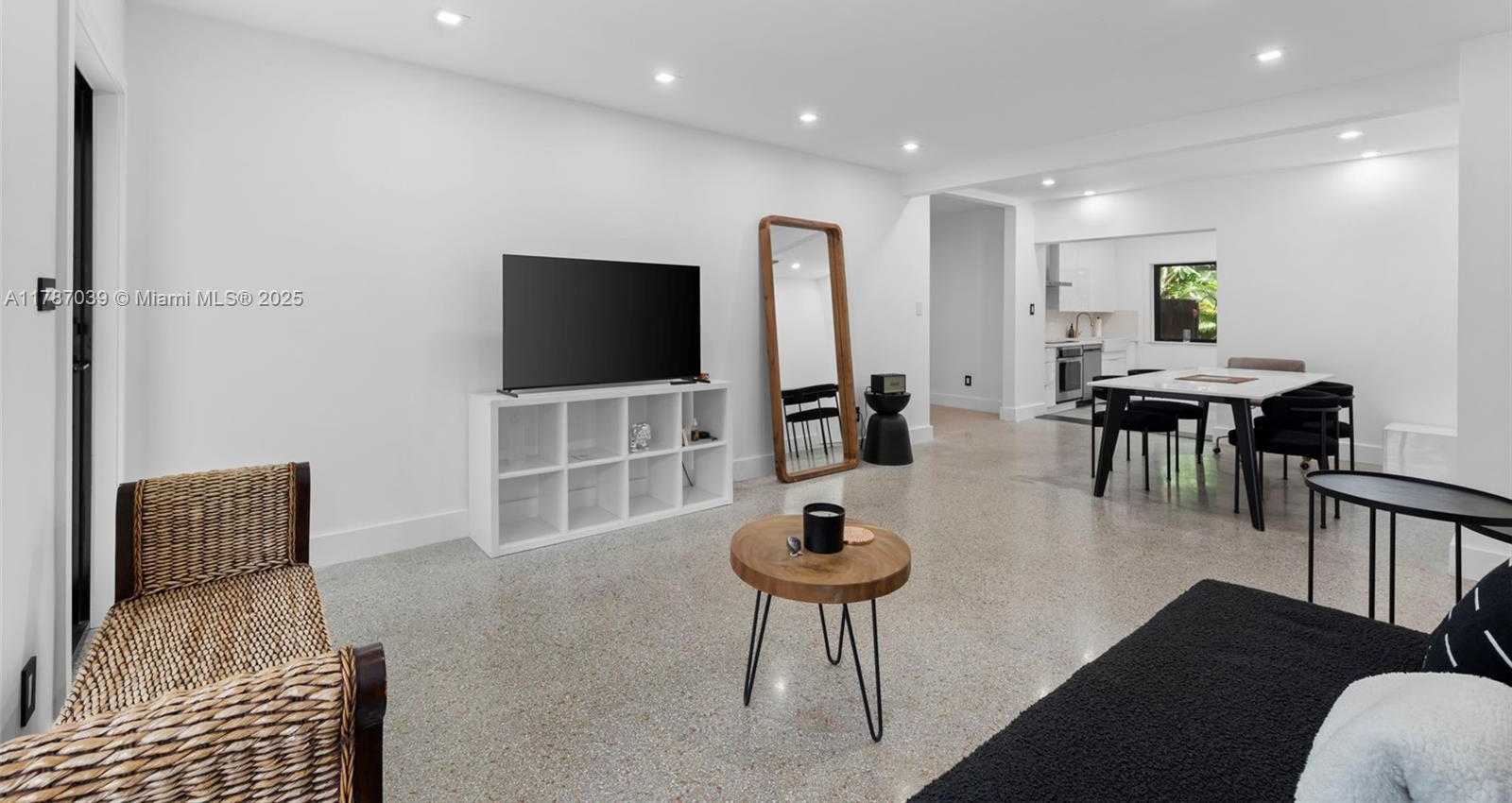 Small Image of 829 SOUTH WEST 4TH CT, Fort Lauderdale Number 4