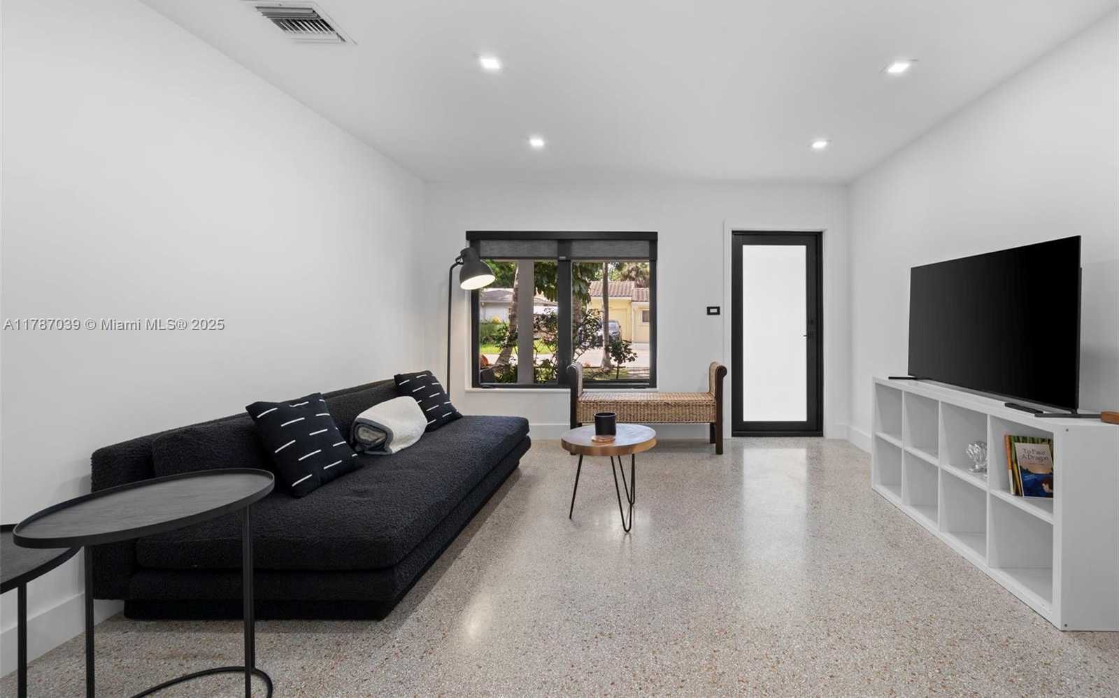 Small Image of 829 SOUTH WEST 4TH CT, Fort Lauderdale Number 5
