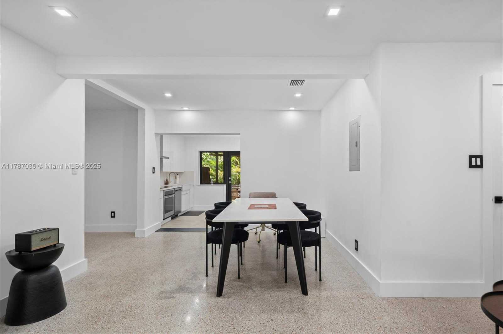 Small Image of 829 SOUTH WEST 4TH CT, Fort Lauderdale Number 7
