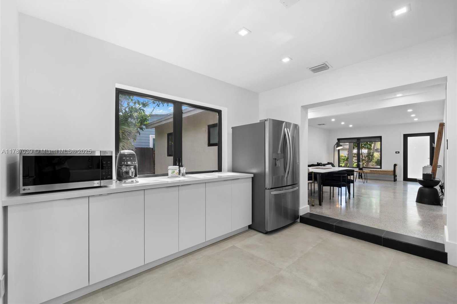 Small Image of 829 SOUTH WEST 4TH CT, Fort Lauderdale Number 9