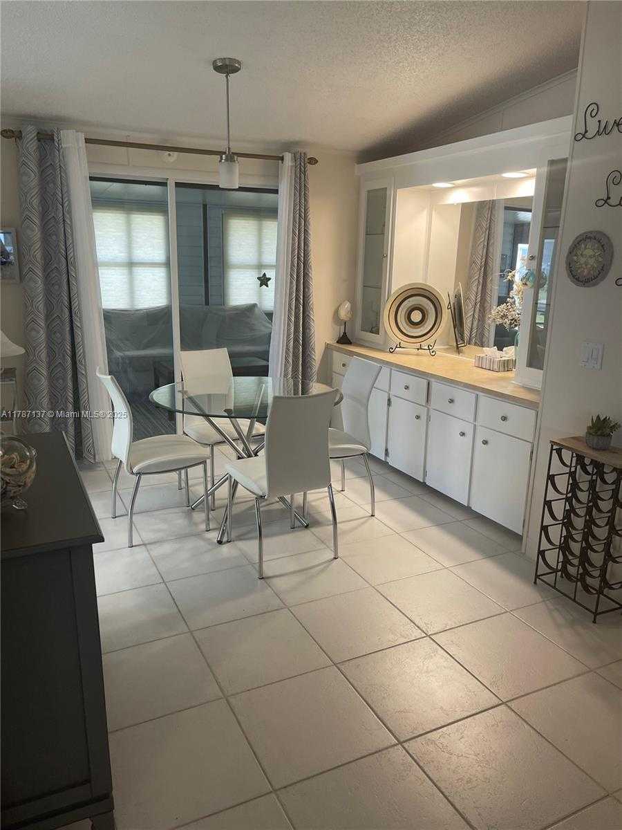 Small Image of 619, Boynton Beach Number 13
