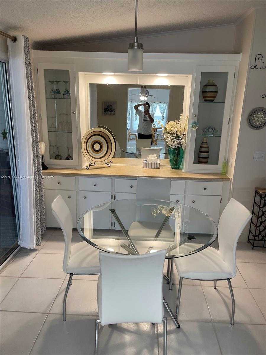 Small Image of 619, Boynton Beach Number 15