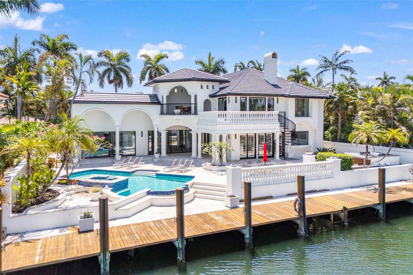 Small Image of 2561 LUCILLE DR, Fort Lauderdale Number 2