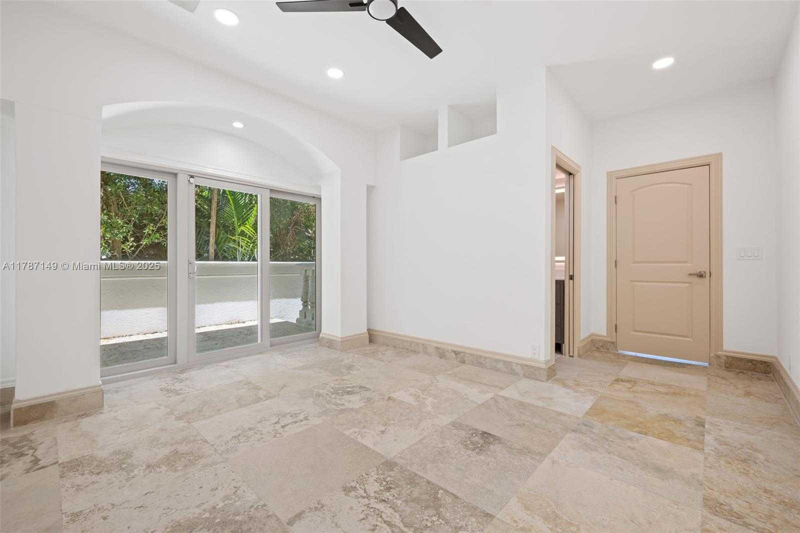 Small Image of 2561 LUCILLE DR, Fort Lauderdale Number 42