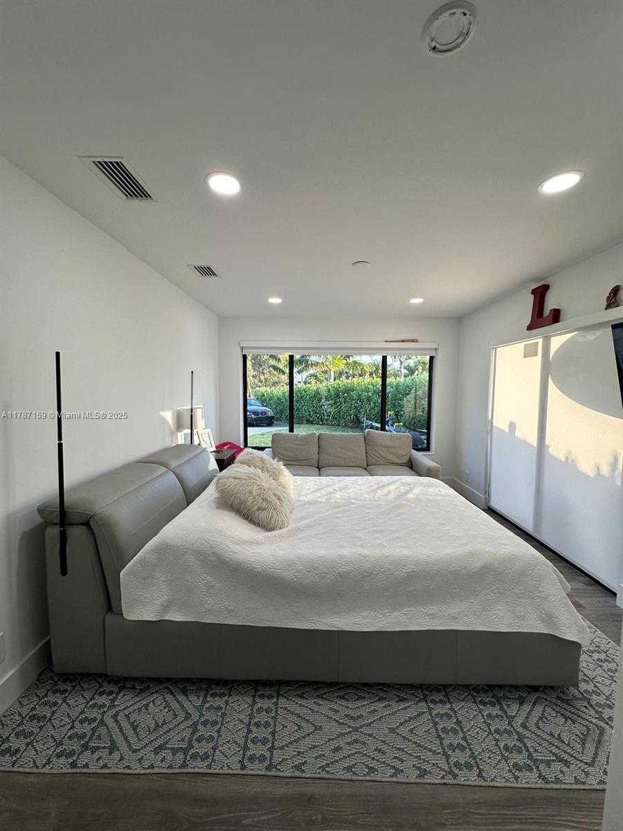 Small Image of 2501 NORTH EAST 50TH ST, Lighthouse Point Number 20