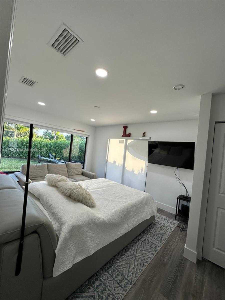 Small Image of 2501 NORTH EAST 50TH ST, Lighthouse Point Number 21