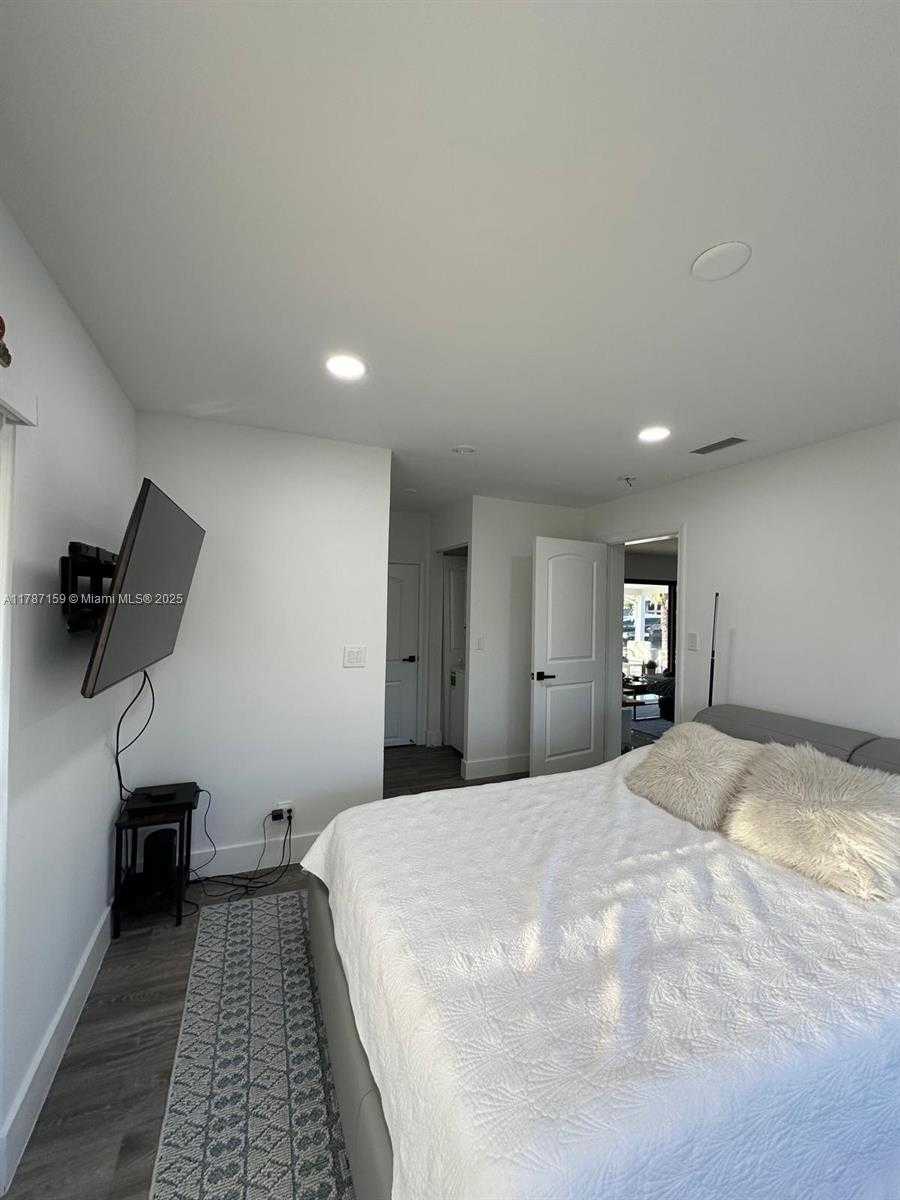 Small Image of 2501 NORTH EAST 50TH ST, Lighthouse Point Number 22