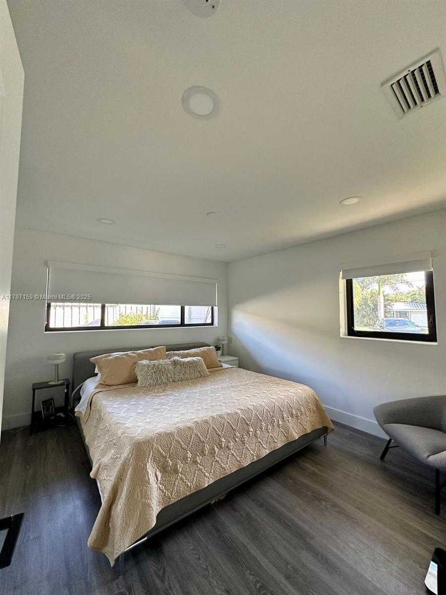Small Image of 2501 NORTH EAST 50TH ST, Lighthouse Point Number 24