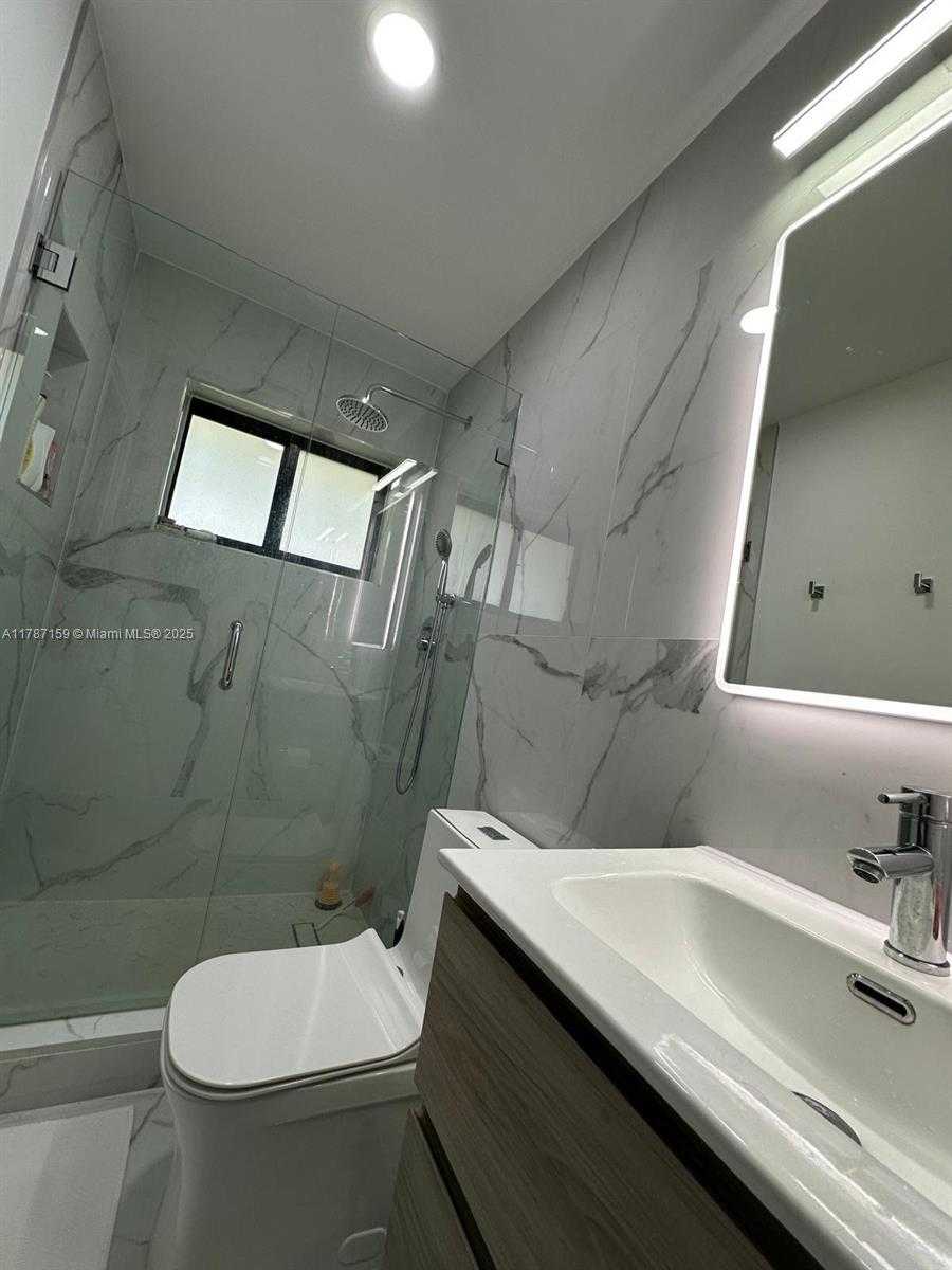 Small Image of 2501 NORTH EAST 50TH ST, Lighthouse Point Number 25