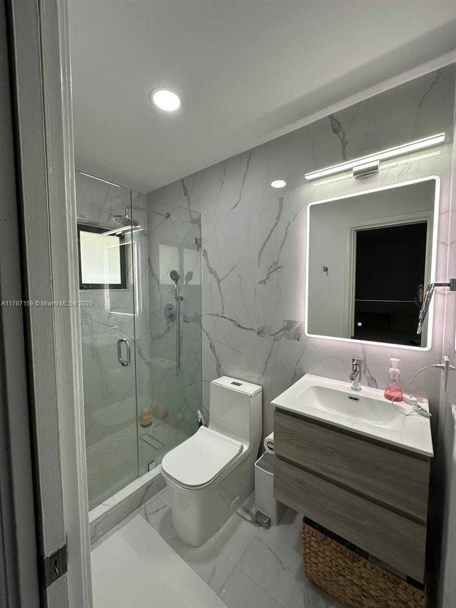 Small Image of 2501 NORTH EAST 50TH ST, Lighthouse Point Number 26