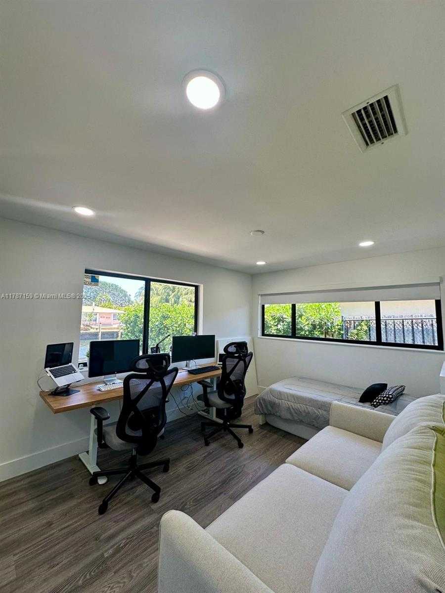 Small Image of 2501 NORTH EAST 50TH ST, Lighthouse Point Number 29