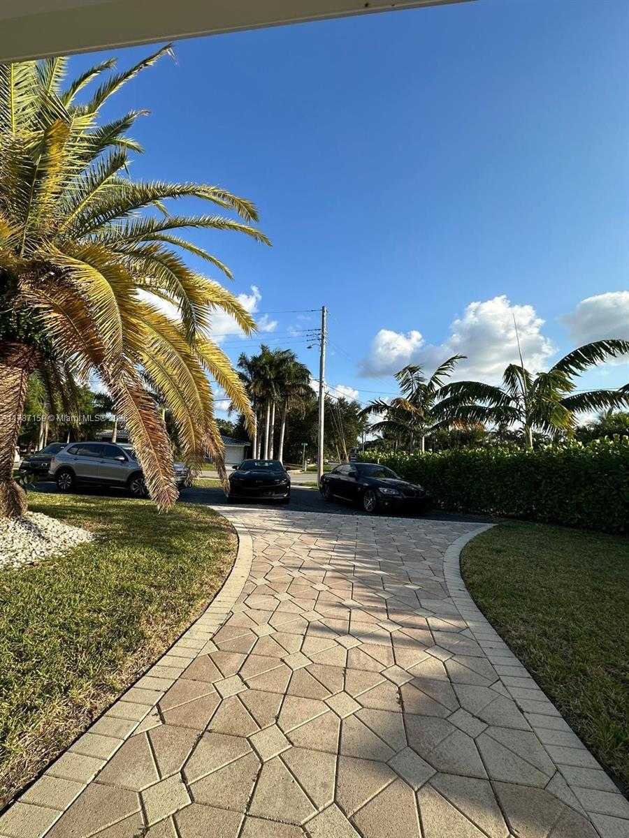 Small Image of 2501 NORTH EAST 50TH ST, Lighthouse Point Number 3