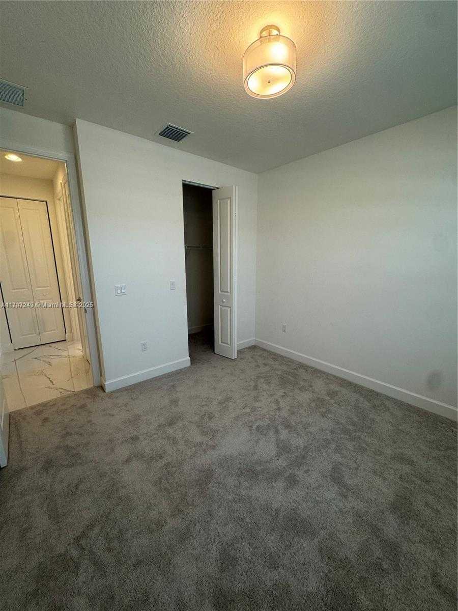 Small Image of 12612 SOUTH WEST GREEN CREEK DR, Port St. Lucie Number 19