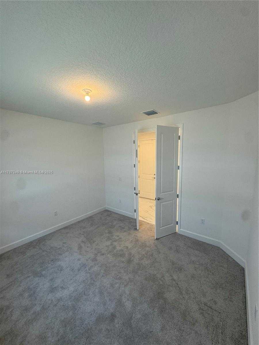 Small Image of 12612 SOUTH WEST GREEN CREEK DR, Port St. Lucie Number 23