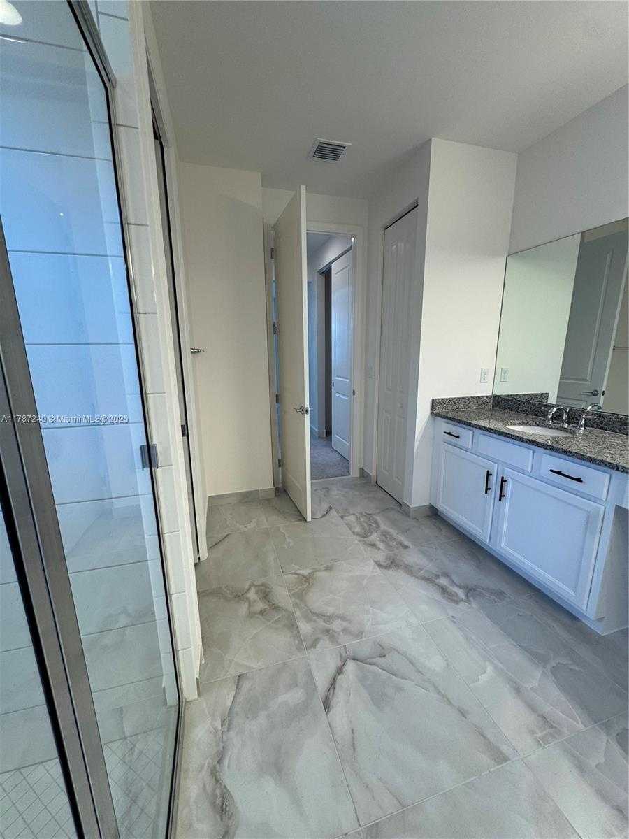 Small Image of 12612 SOUTH WEST GREEN CREEK DR, Port St. Lucie Number 24