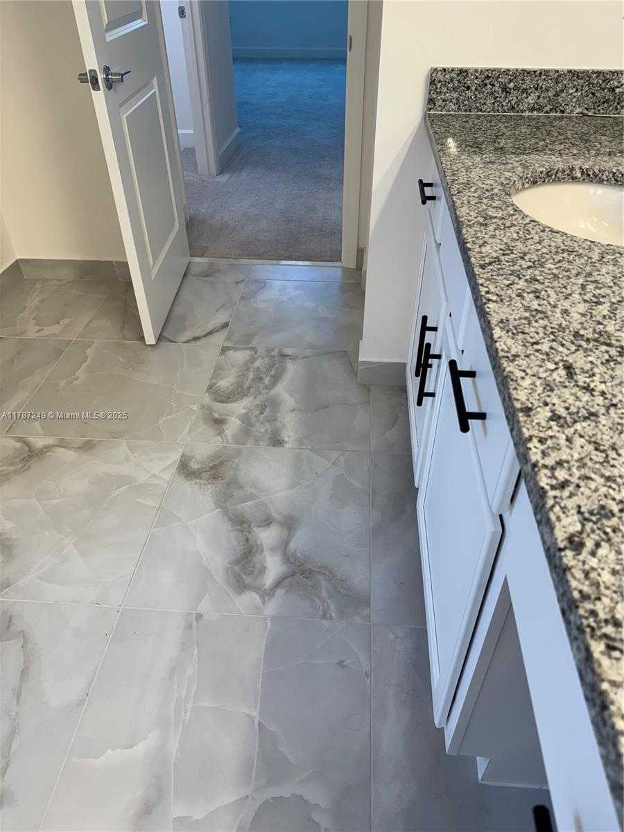 Small Image of 12612 SOUTH WEST GREEN CREEK DR, Port St. Lucie Number 25