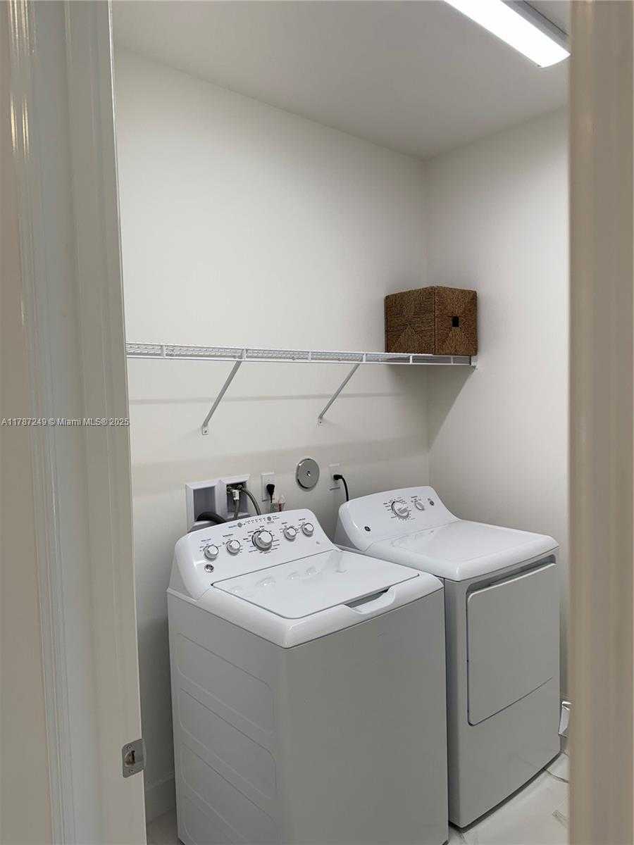Small Image of 12612 SOUTH WEST GREEN CREEK DR, Port St. Lucie Number 27