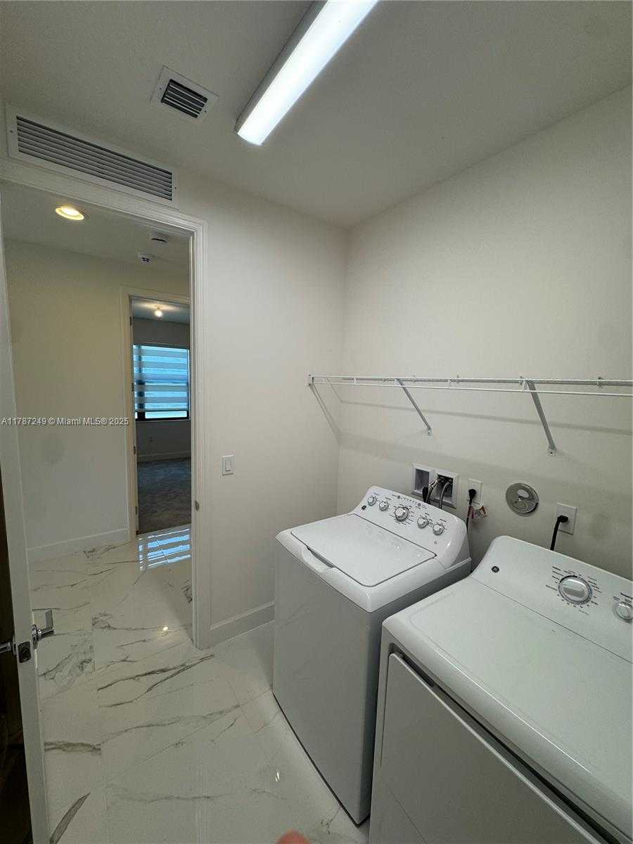 Small Image of 12612 SOUTH WEST GREEN CREEK DR, Port St. Lucie Number 28