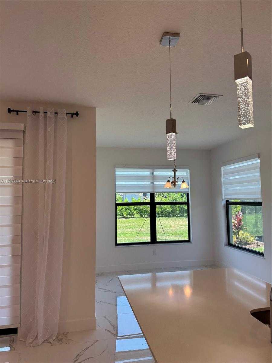 Small Image of 12612 SOUTH WEST GREEN CREEK DR, Port St. Lucie Number 4